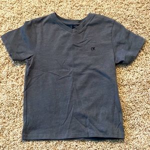 CALVIN KLEIN Toddler Boys V-Neck Tee. Size 3T